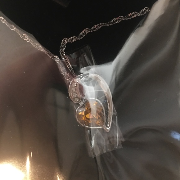 NWT!!! Topaz Heart Pendant Necklace for Women - Picture 2 of 5